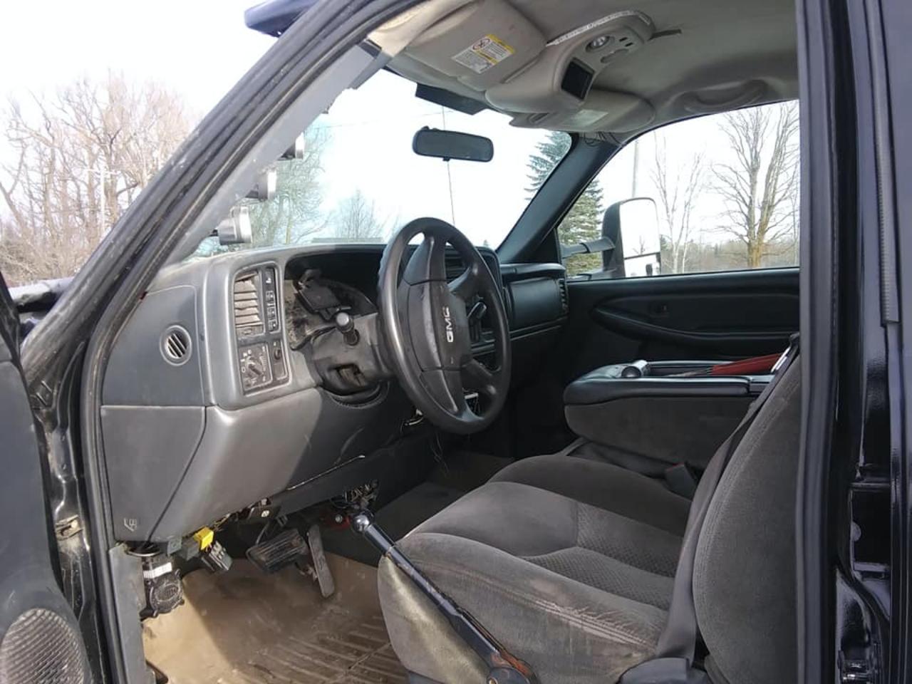 No One Asked This 2006 Chevrolet Silverado If It Wanted To Be A GMC