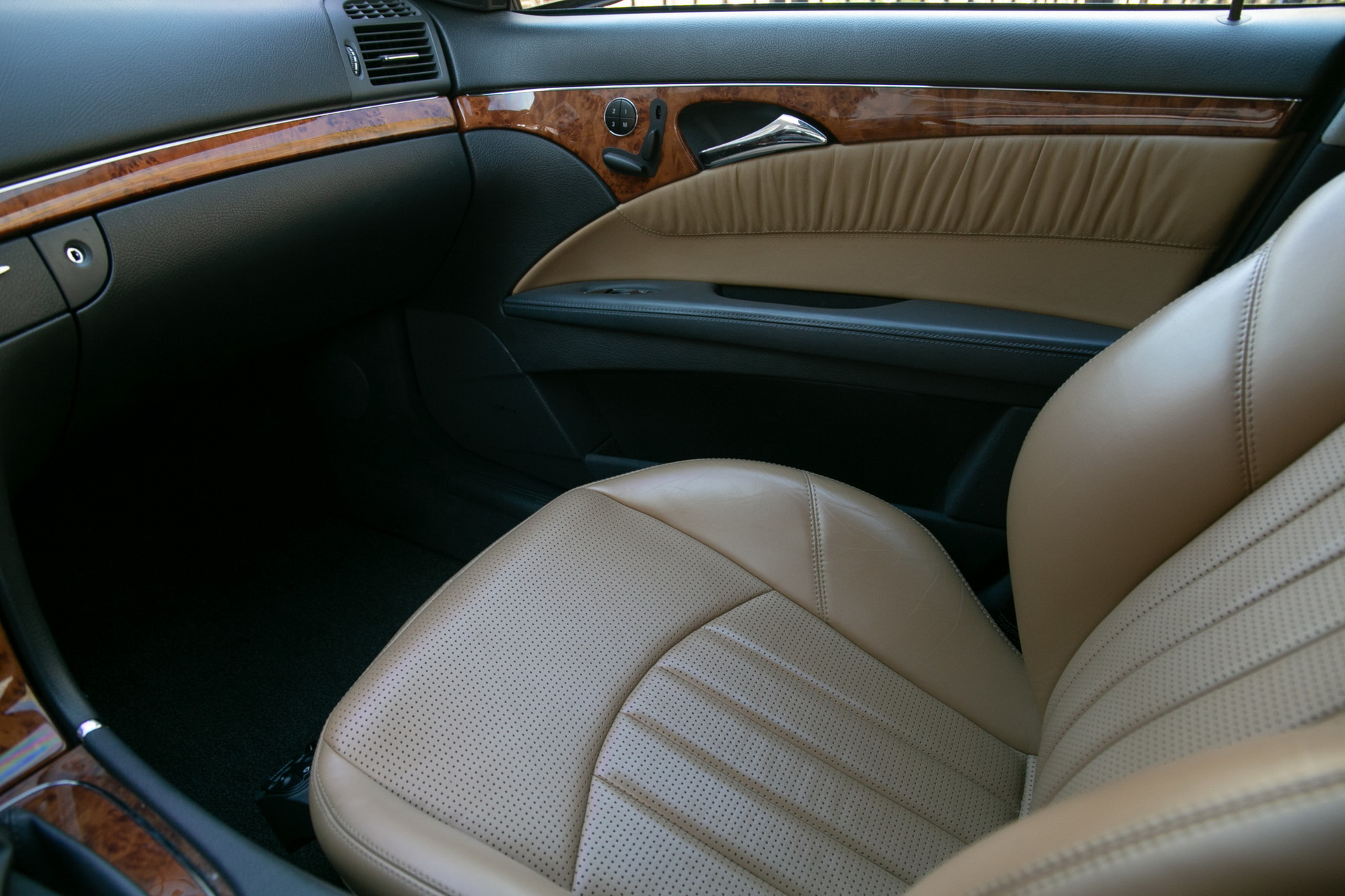 Modded 2006 Mercedes E55 AMG Has Lots Of Performance, But 101k Miles Too