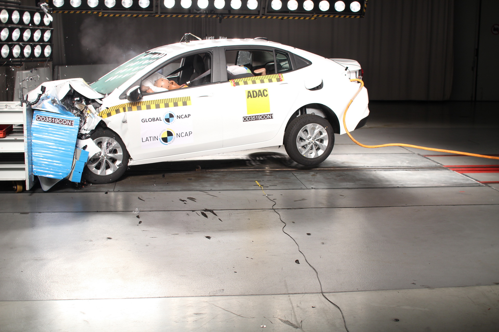 2019 Mitsubishi L200 With No Airbags Gets Crash-Tested Into ZERO Star Safety Rating