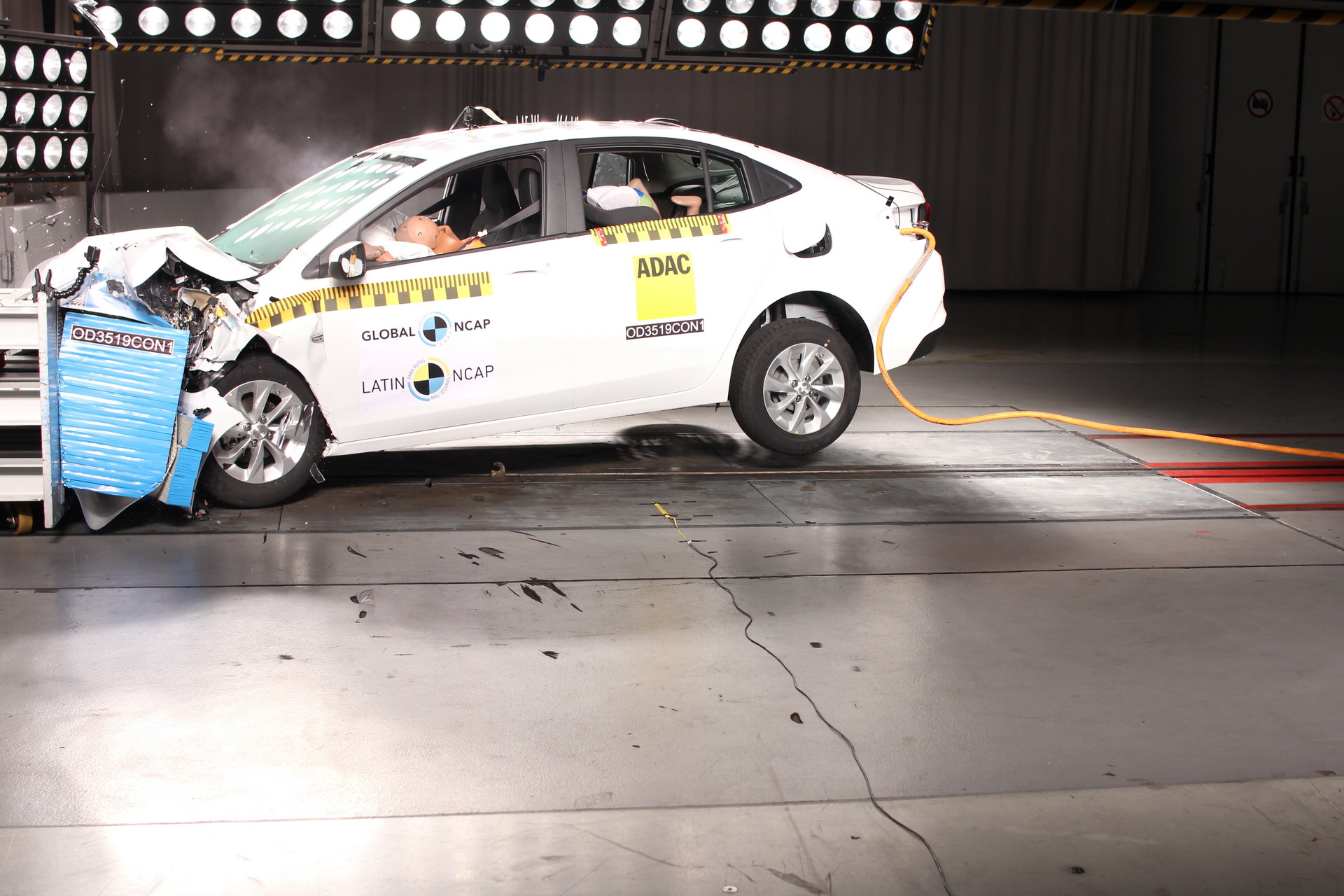 2019 Mitsubishi L200 With No Airbags Gets Crash-Tested Into ZERO Star Safety Rating