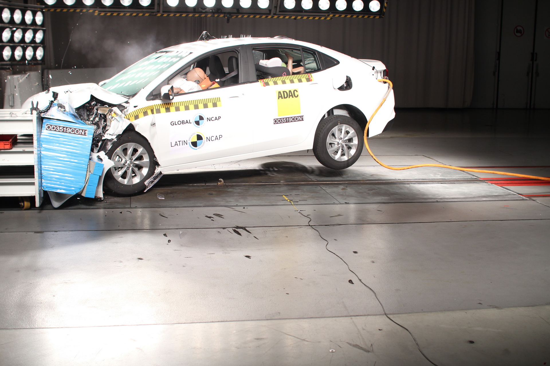 2019 Mitsubishi L200 With No Airbags Gets Crash-Tested Into ZERO Star Safety Rating