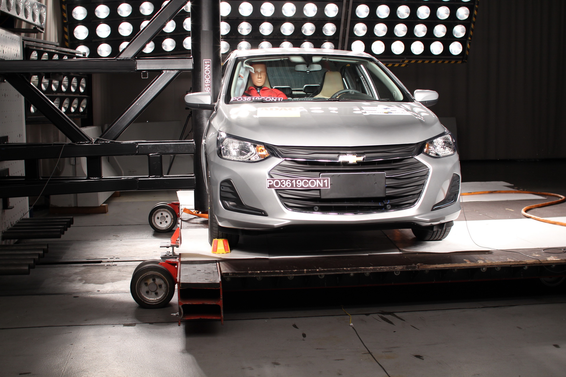 2019 Mitsubishi L200 With No Airbags Gets Crash-Tested Into ZERO Star Safety Rating