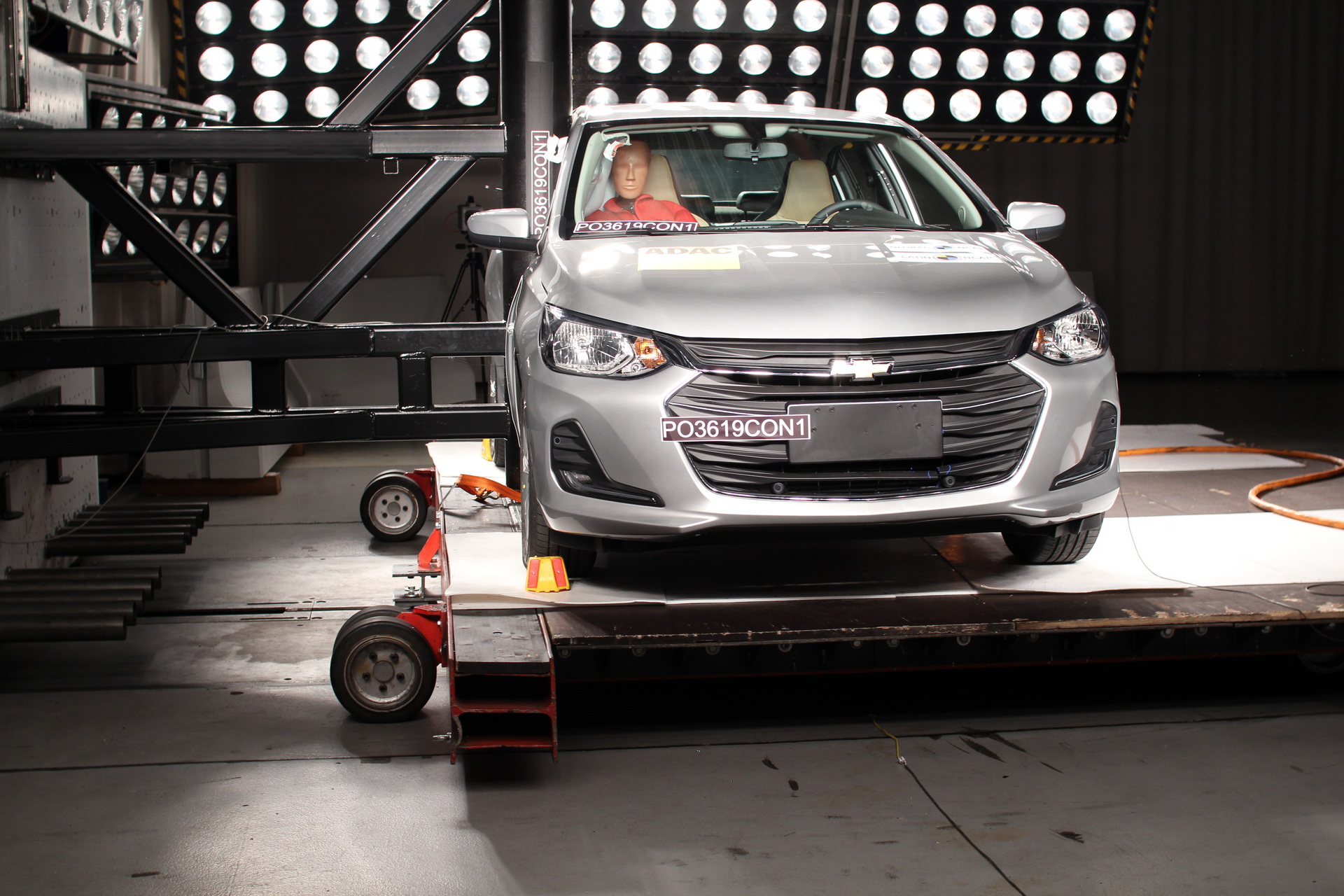 2019 Mitsubishi L200 With No Airbags Gets Crash-Tested Into ZERO Star Safety Rating