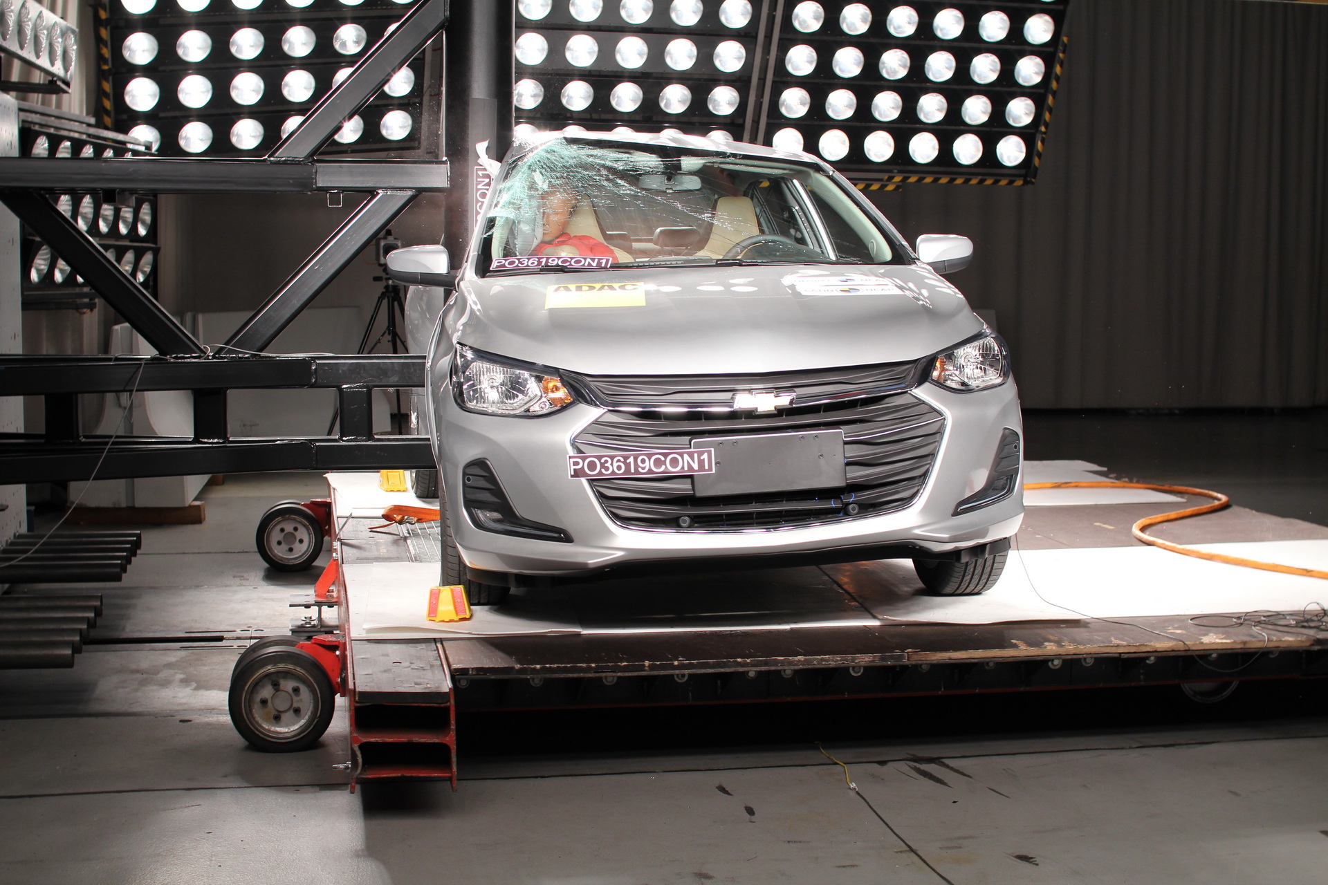 2019 Mitsubishi L200 With No Airbags Gets Crash-Tested Into ZERO Star Safety Rating