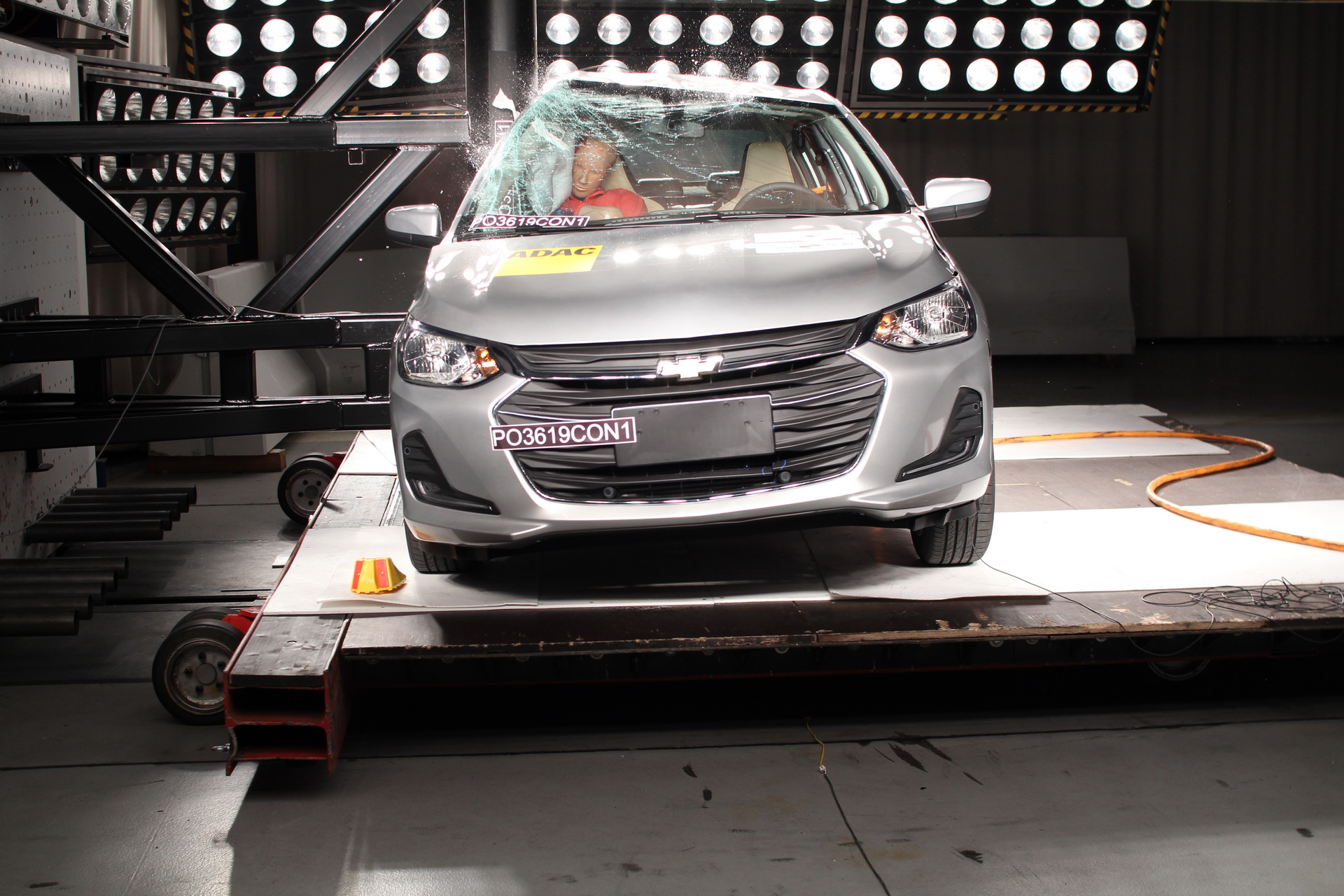 2019 Mitsubishi L200 With No Airbags Gets Crash-Tested Into ZERO Star Safety Rating