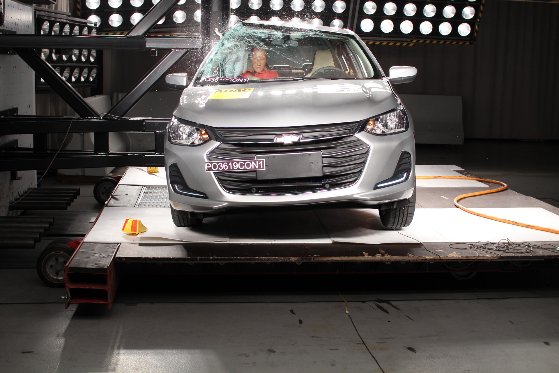 2019 Mitsubishi L200 With No Airbags Gets Crash-Tested Into ZERO Star Safety Rating