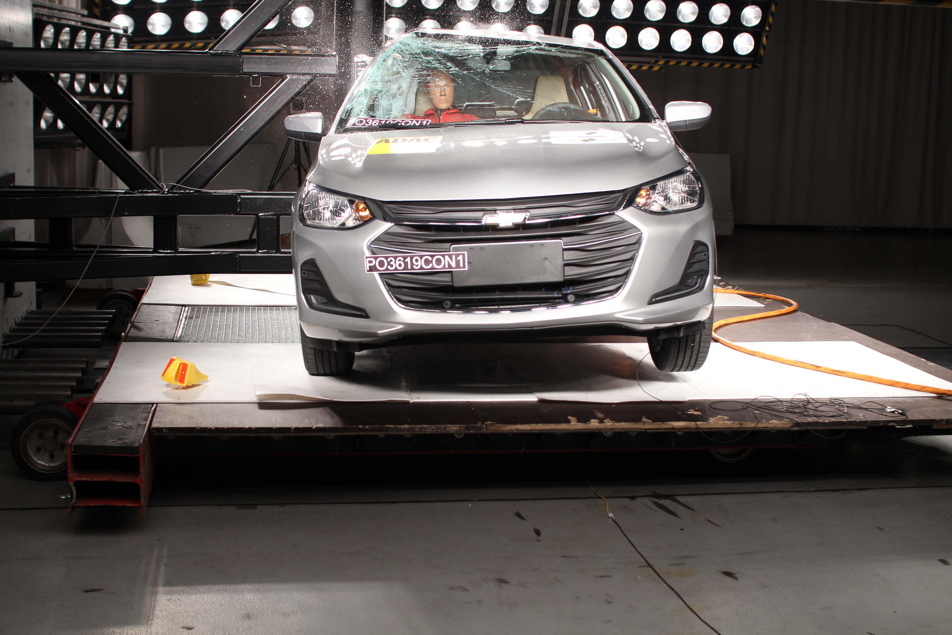 2019 Mitsubishi L200 With No Airbags Gets Crash-Tested Into ZERO Star Safety Rating