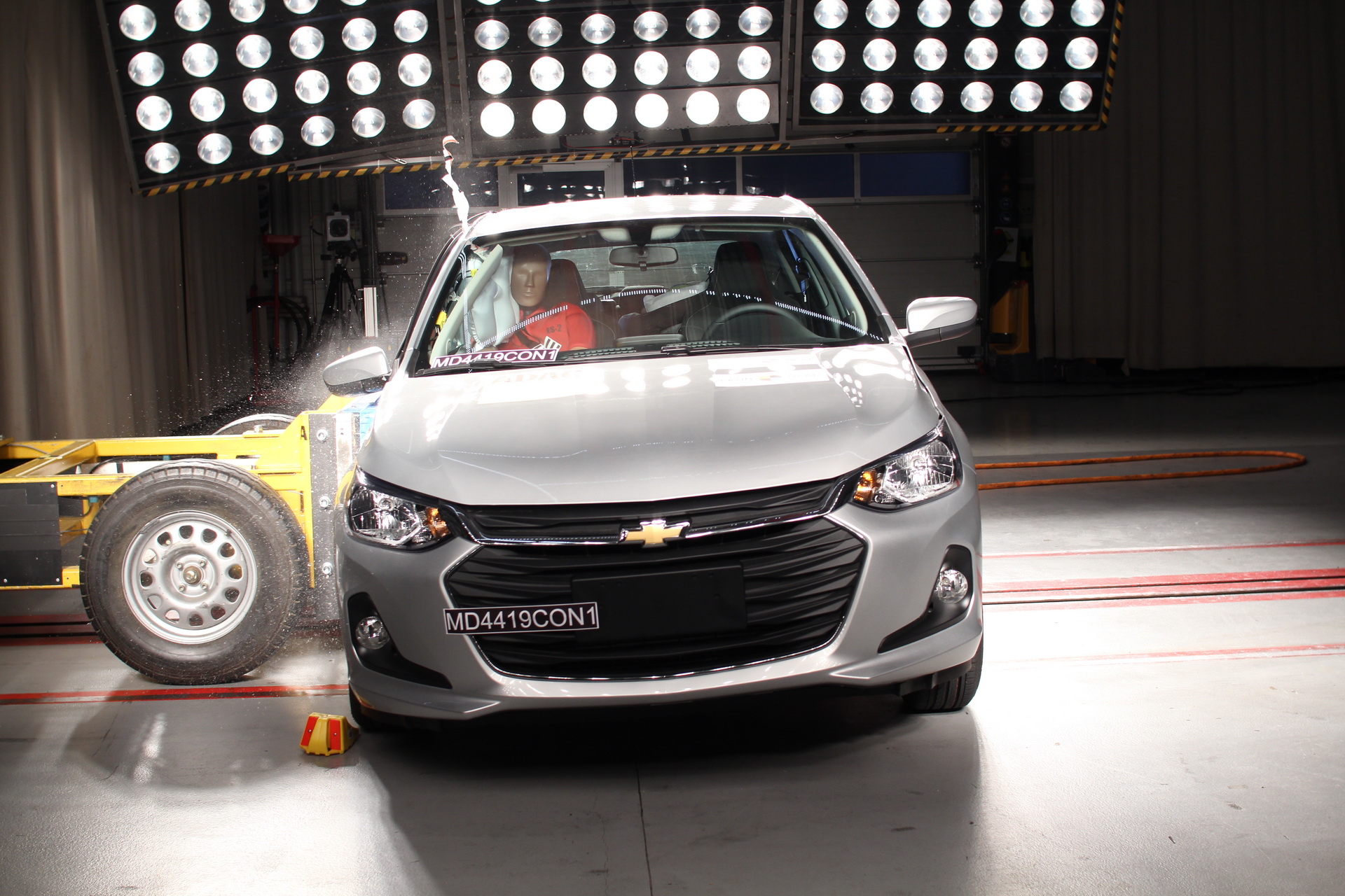 2019 Mitsubishi L200 With No Airbags Gets Crash-Tested Into ZERO Star Safety Rating