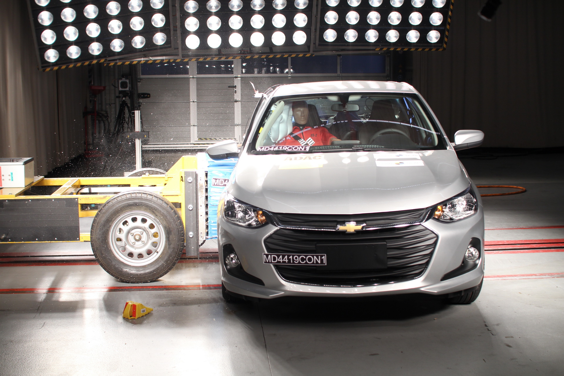 2019 Mitsubishi L200 With No Airbags Gets Crash-Tested Into ZERO Star Safety Rating