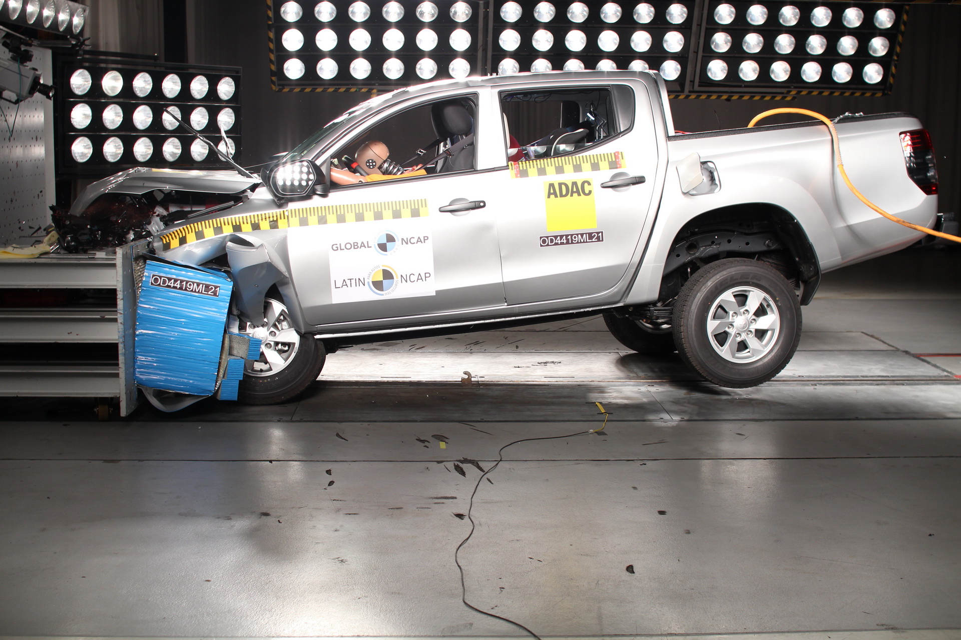 2019 Mitsubishi L200 With No Airbags Gets Crash-Tested Into ZERO Star Safety Rating
