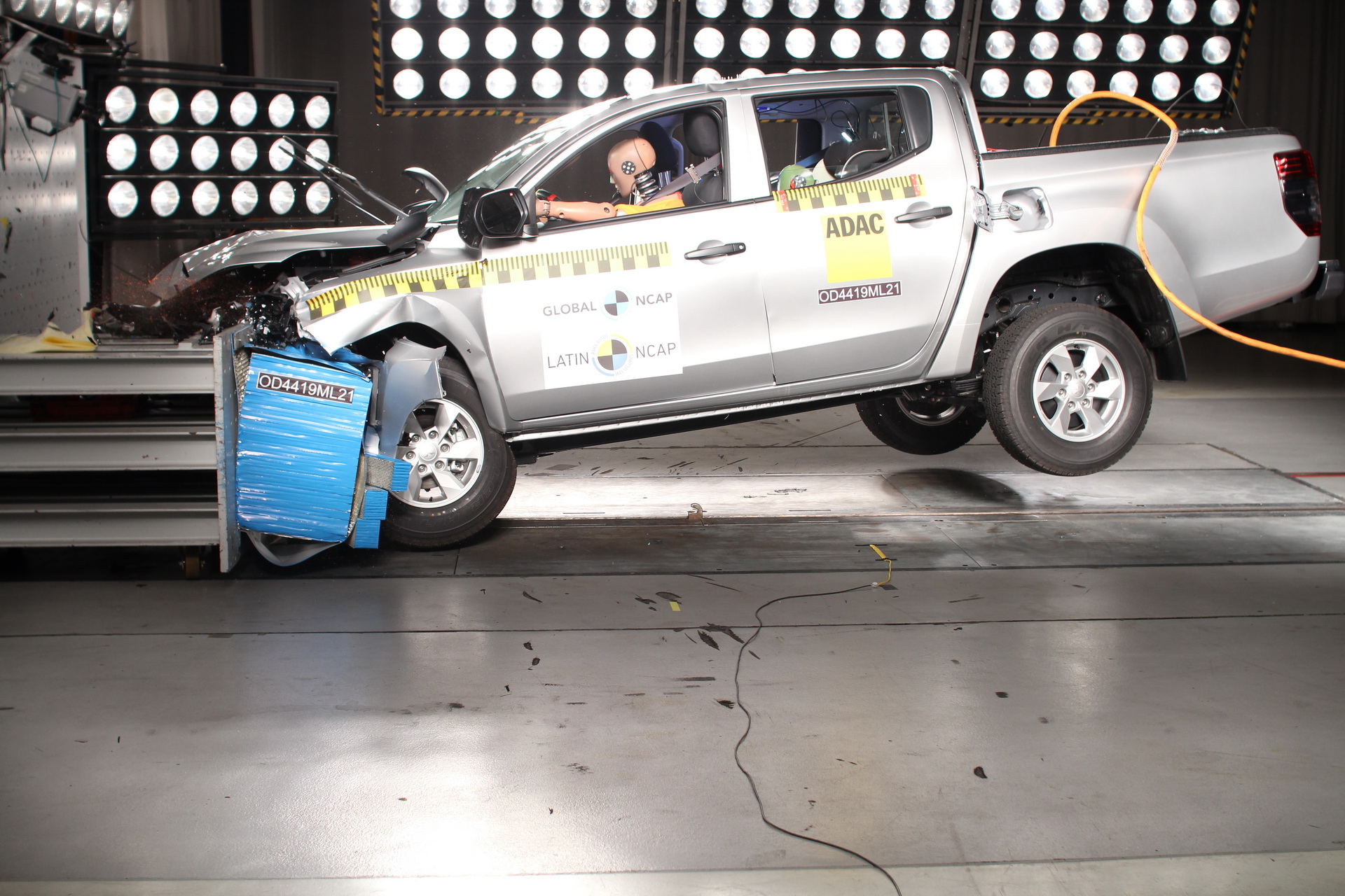 2019 Mitsubishi L200 With No Airbags Gets Crash-Tested Into ZERO Star Safety Rating