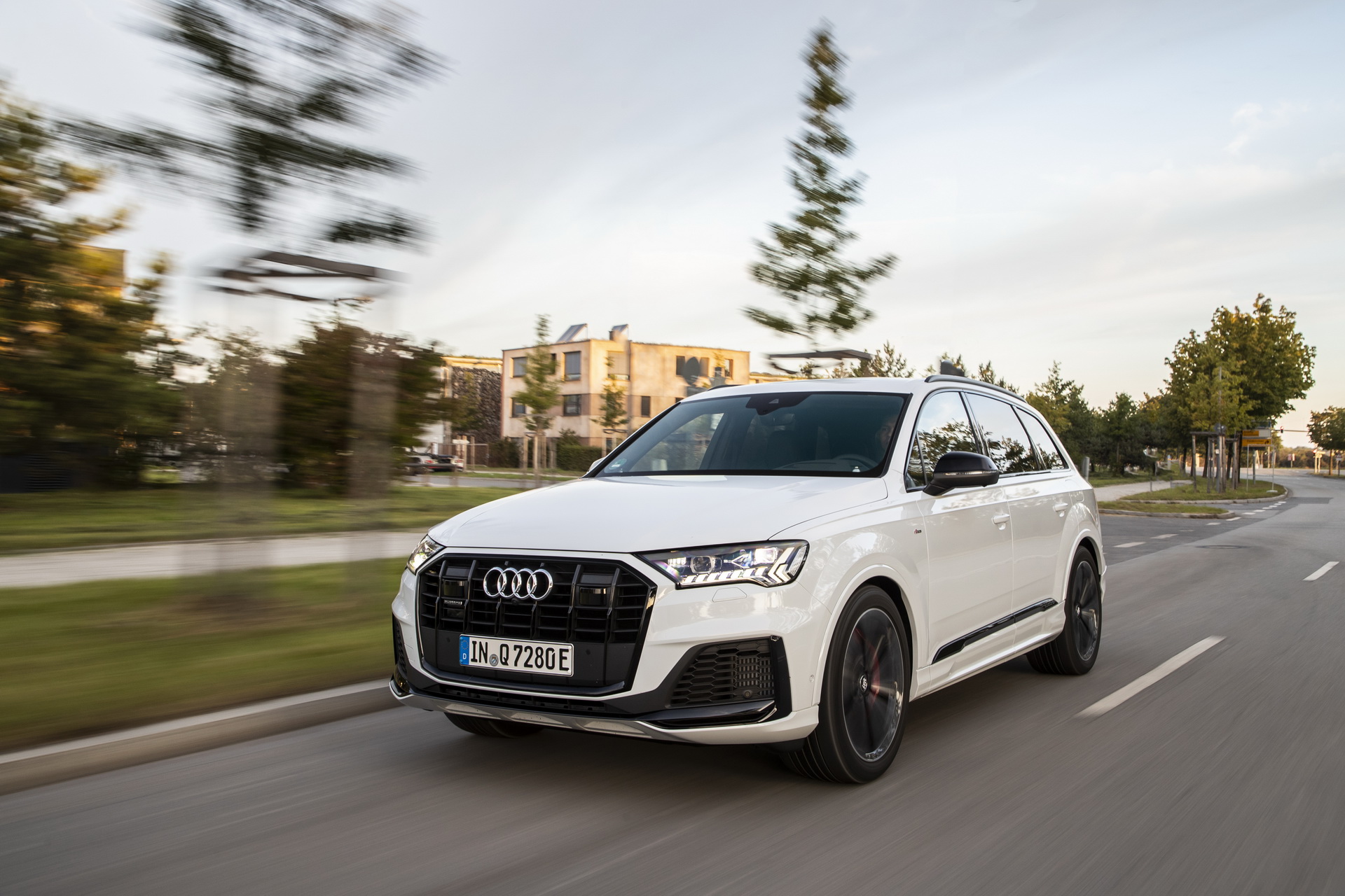 Audi Plugs Q7 Into A New Era With Up To 450 HP And Up To 27 Miles Of EV Range