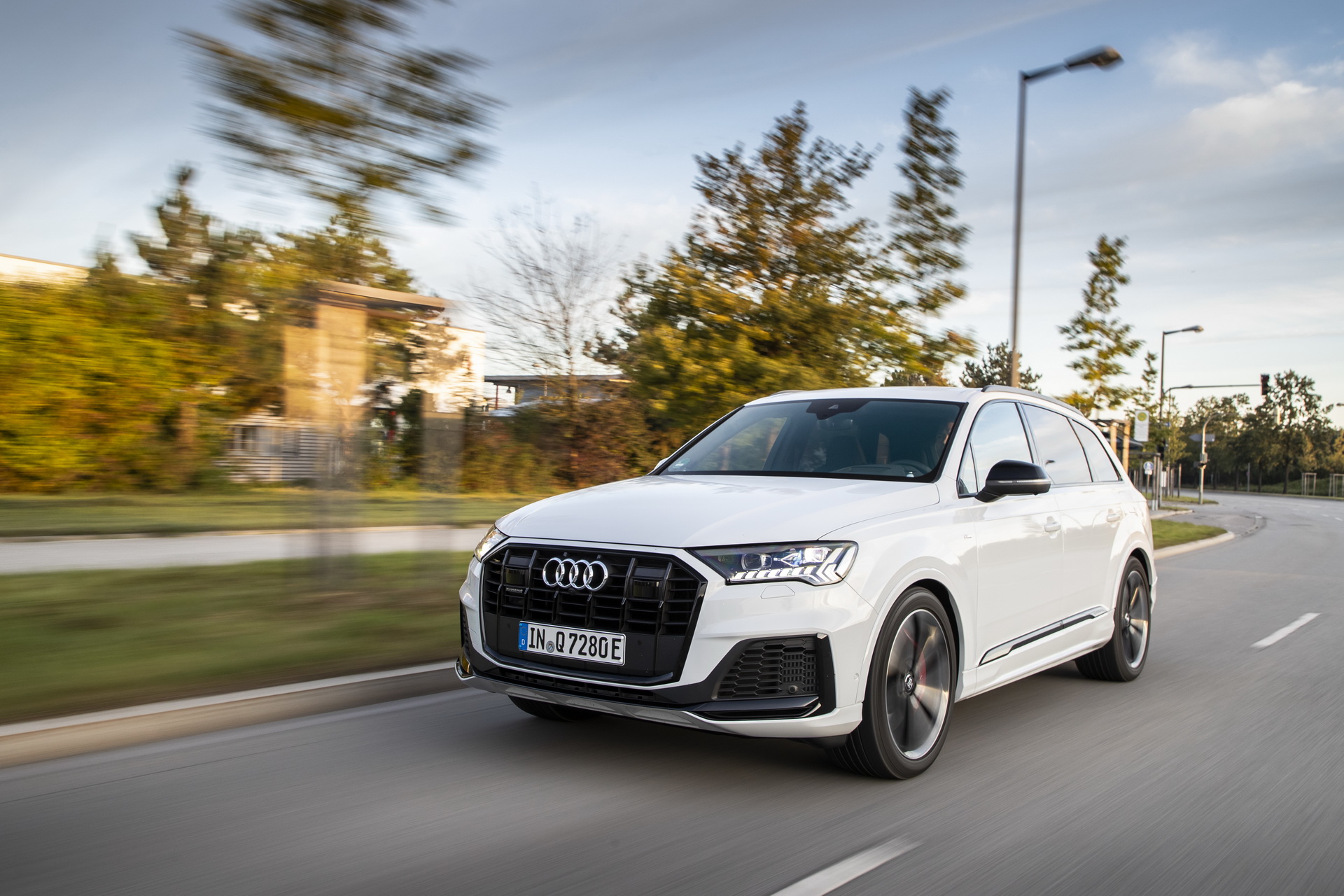 Audi Plugs Q7 Into A New Era With Up To 450 HP And Up To 27 Miles Of EV Range