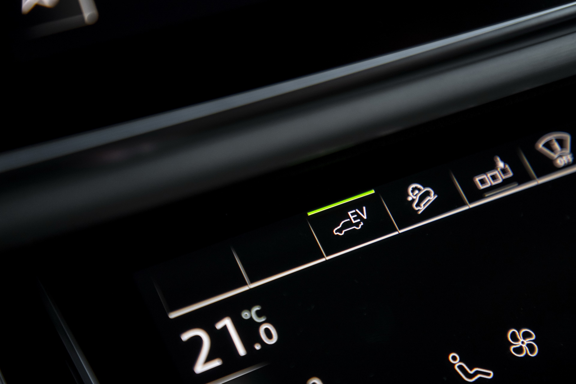 Audi Plugs Q7 Into A New Era With Up To 450 HP And Up To 27 Miles Of EV Range