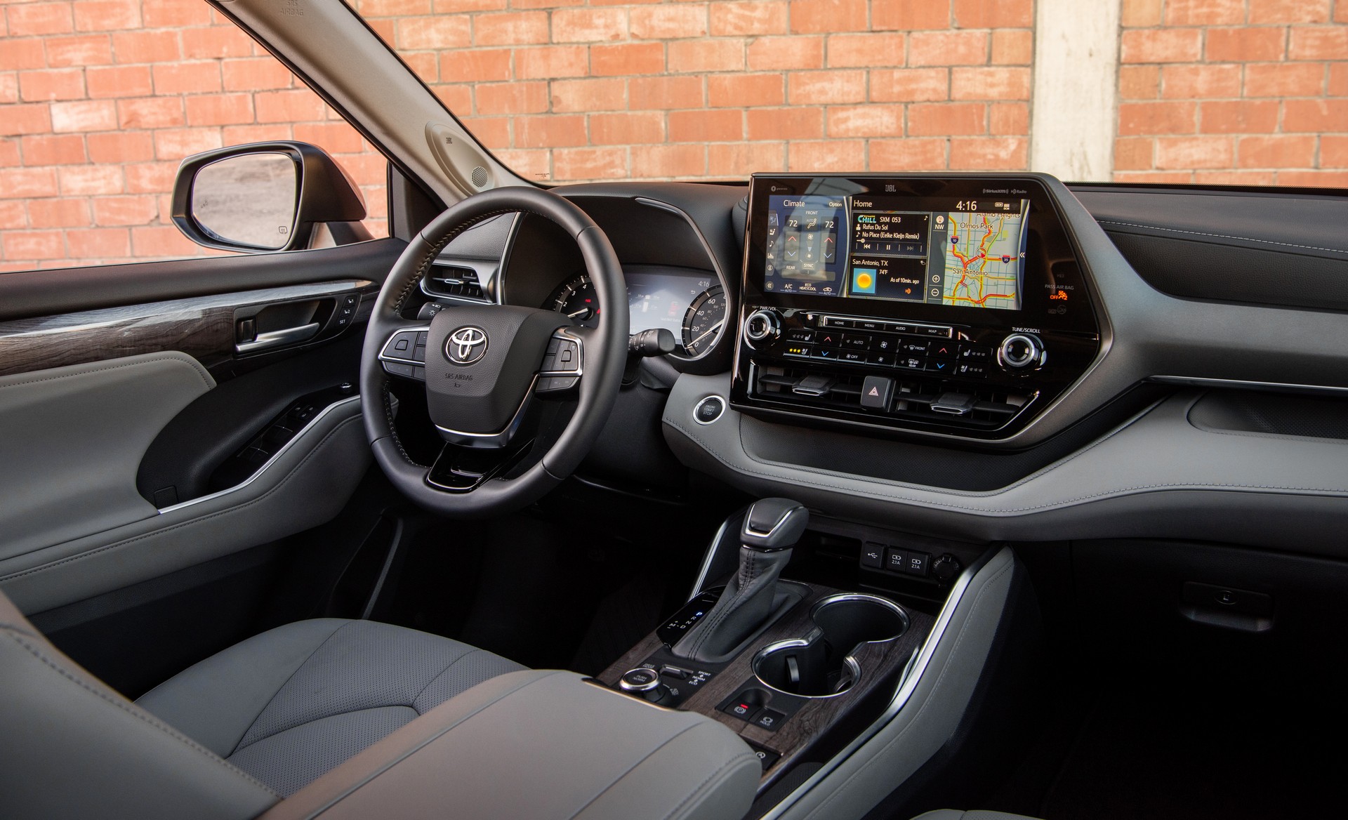 2020 Toyota Highlander Has A Bigger Price Tag To Match Its Larger Dimensions