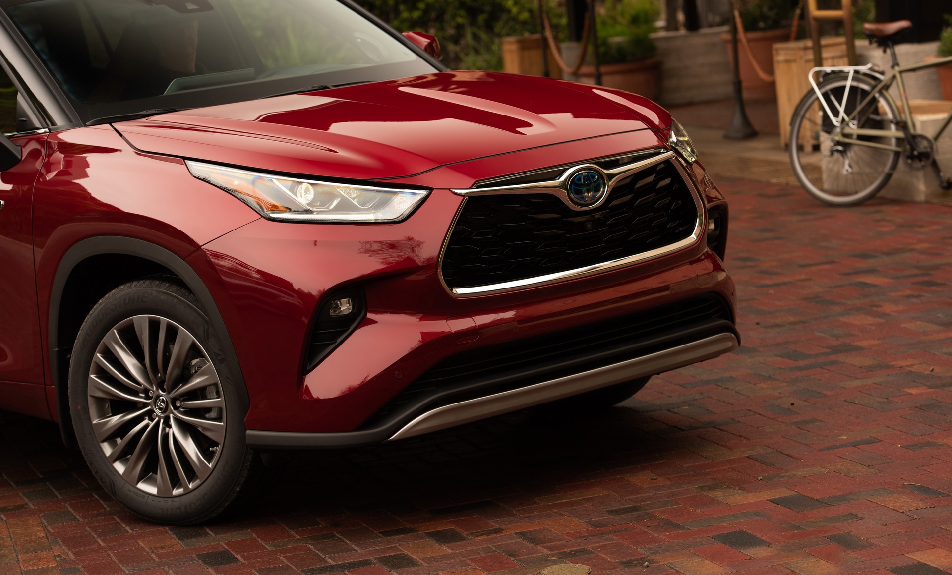 2020 Toyota Highlander Has A Bigger Price Tag To Match Its Larger Dimensions