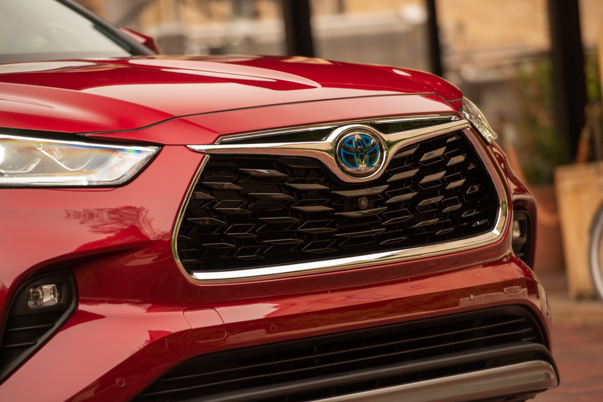 2020 Toyota Highlander Has A Bigger Price Tag To Match Its Larger Dimensions