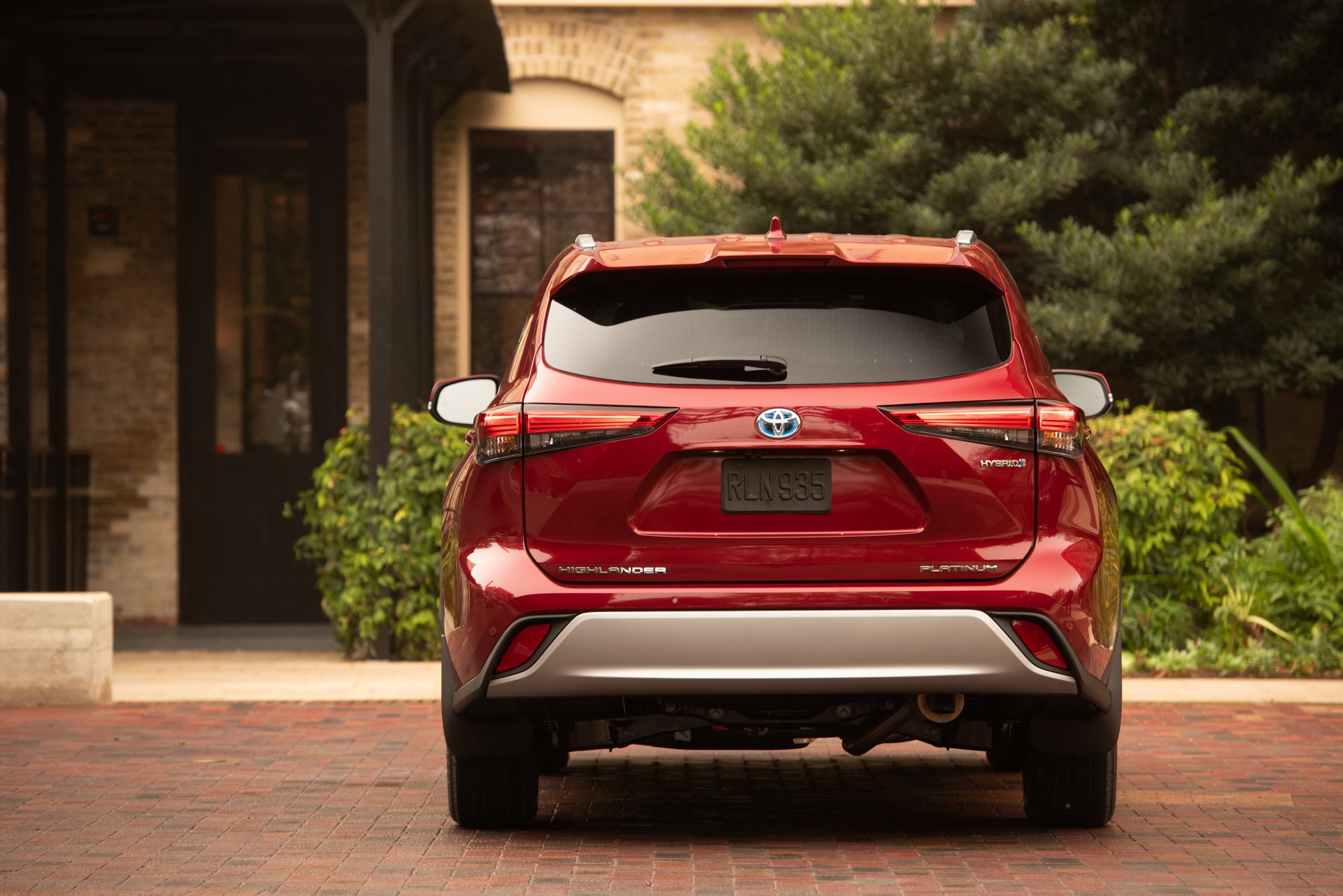 2020 Toyota Highlander Has A Bigger Price Tag To Match Its Larger Dimensions