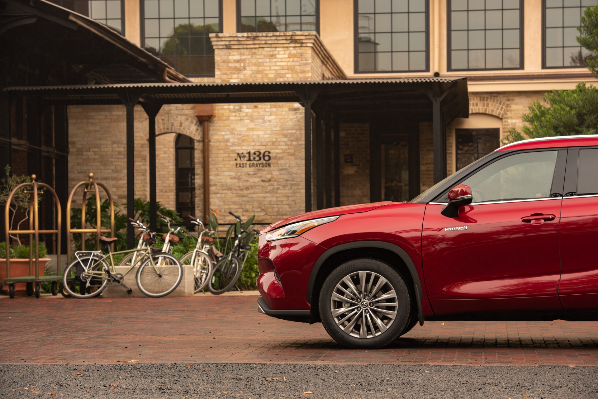 2020 Toyota Highlander Has A Bigger Price Tag To Match Its Larger Dimensions