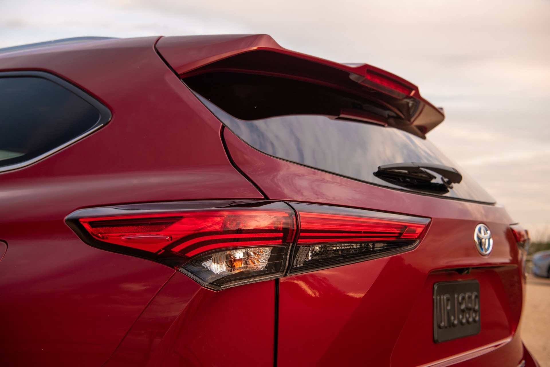 2020 Toyota Highlander Has A Bigger Price Tag To Match Its Larger Dimensions