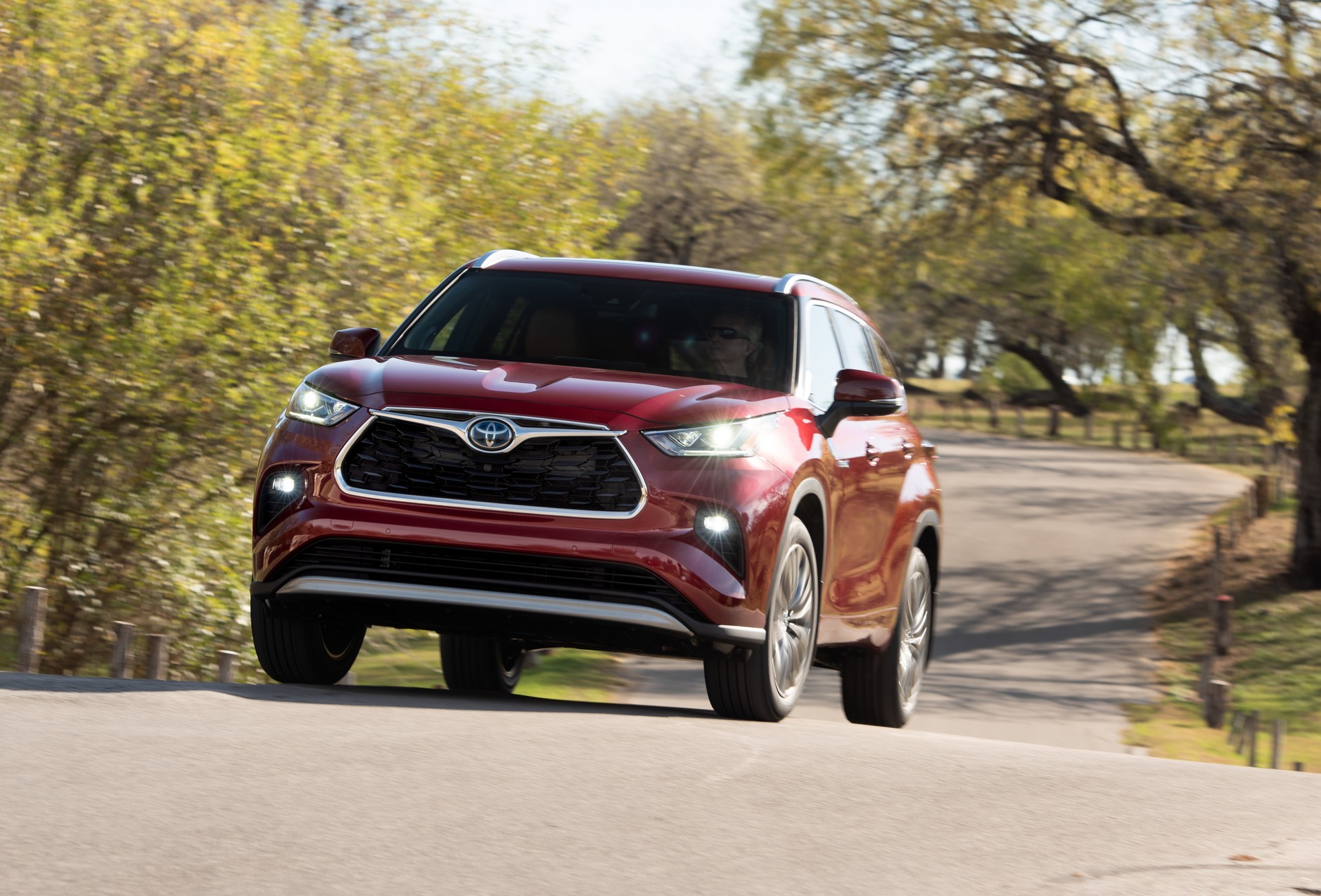 Toyota Wants To Score A Touchdown With 2020 Highlander Super Bowl Ad