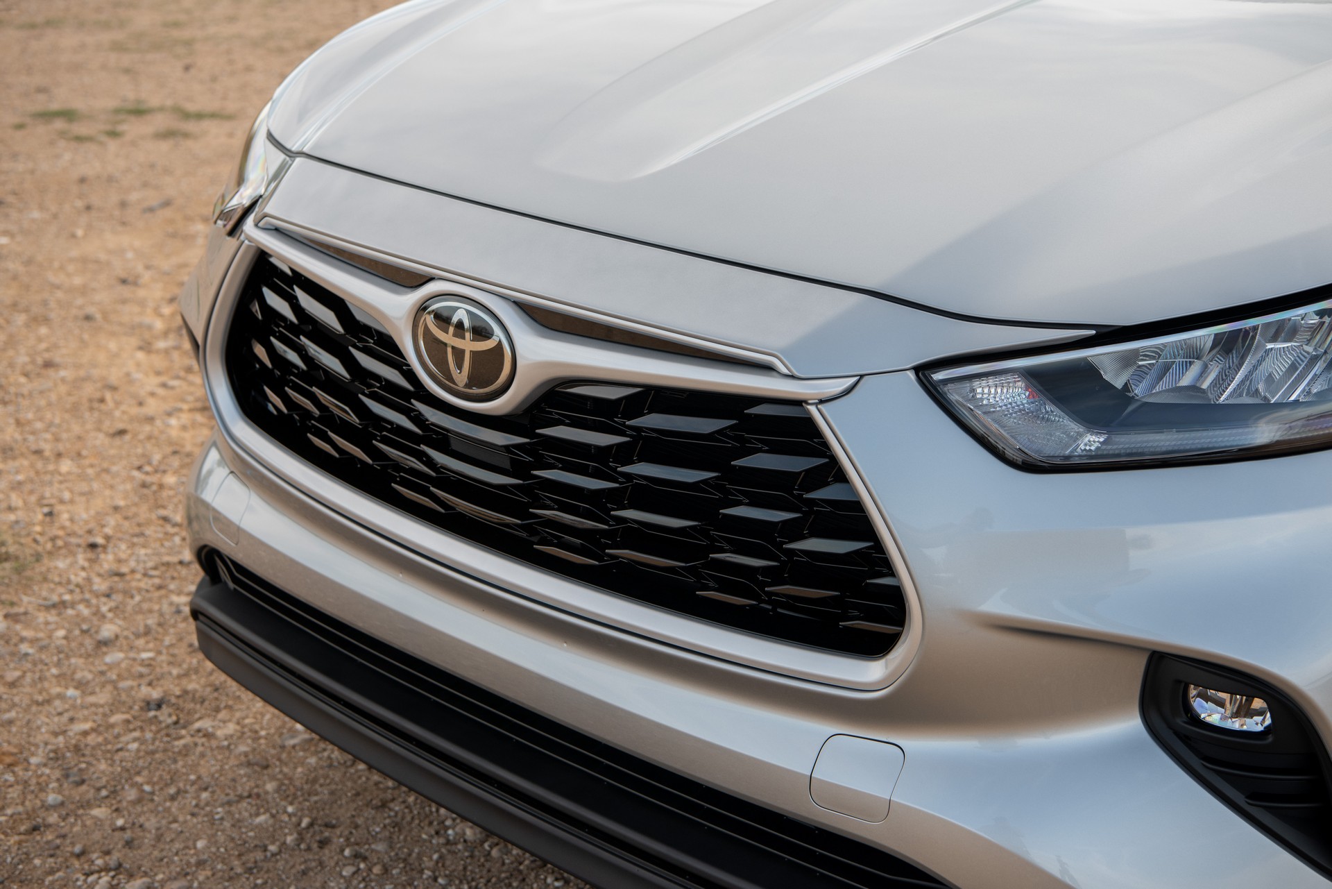 2020 Toyota Highlander Has A Bigger Price Tag To Match Its Larger Dimensions