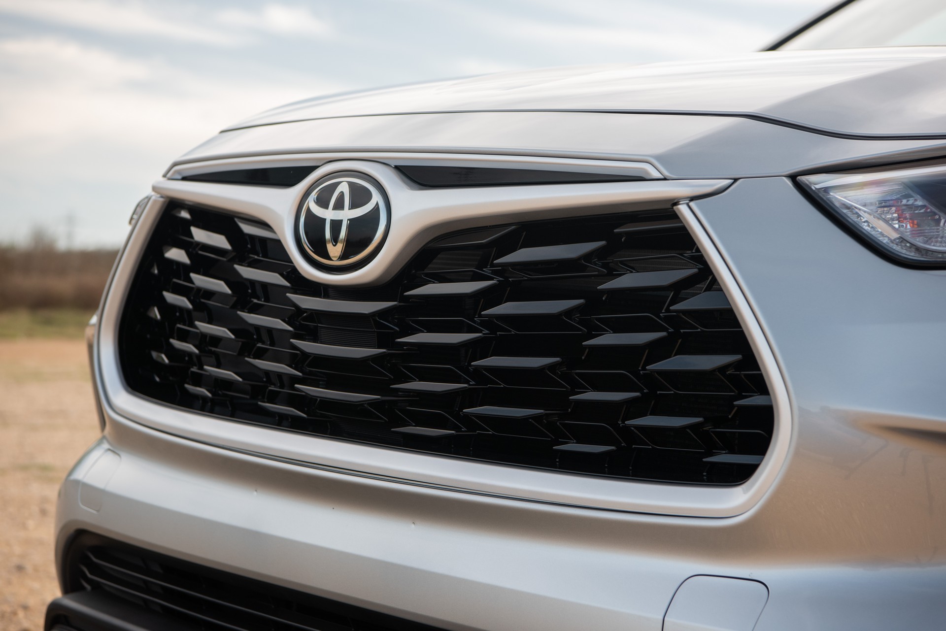 2020 Toyota Highlander Has A Bigger Price Tag To Match Its Larger Dimensions
