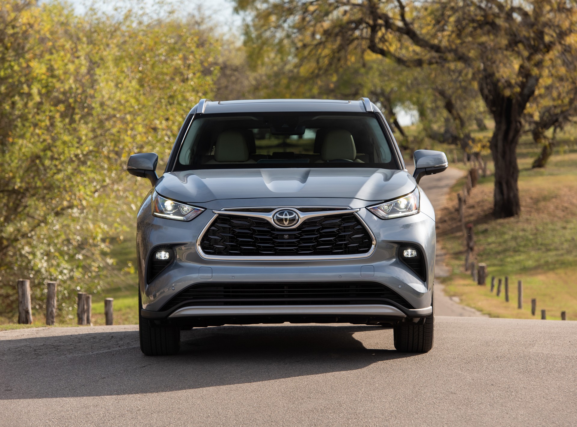 2020 Toyota Highlander Has A Bigger Price Tag To Match Its Larger Dimensions