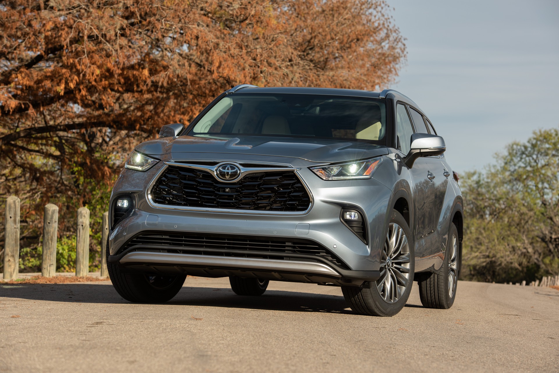 2020 Toyota Highlander Has A Bigger Price Tag To Match Its Larger Dimensions