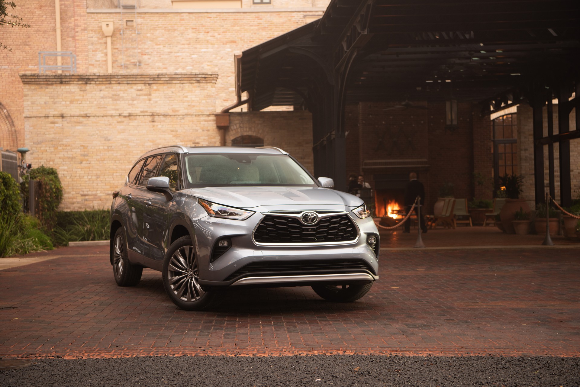 2020 Toyota Highlander Has A Bigger Price Tag To Match Its Larger Dimensions