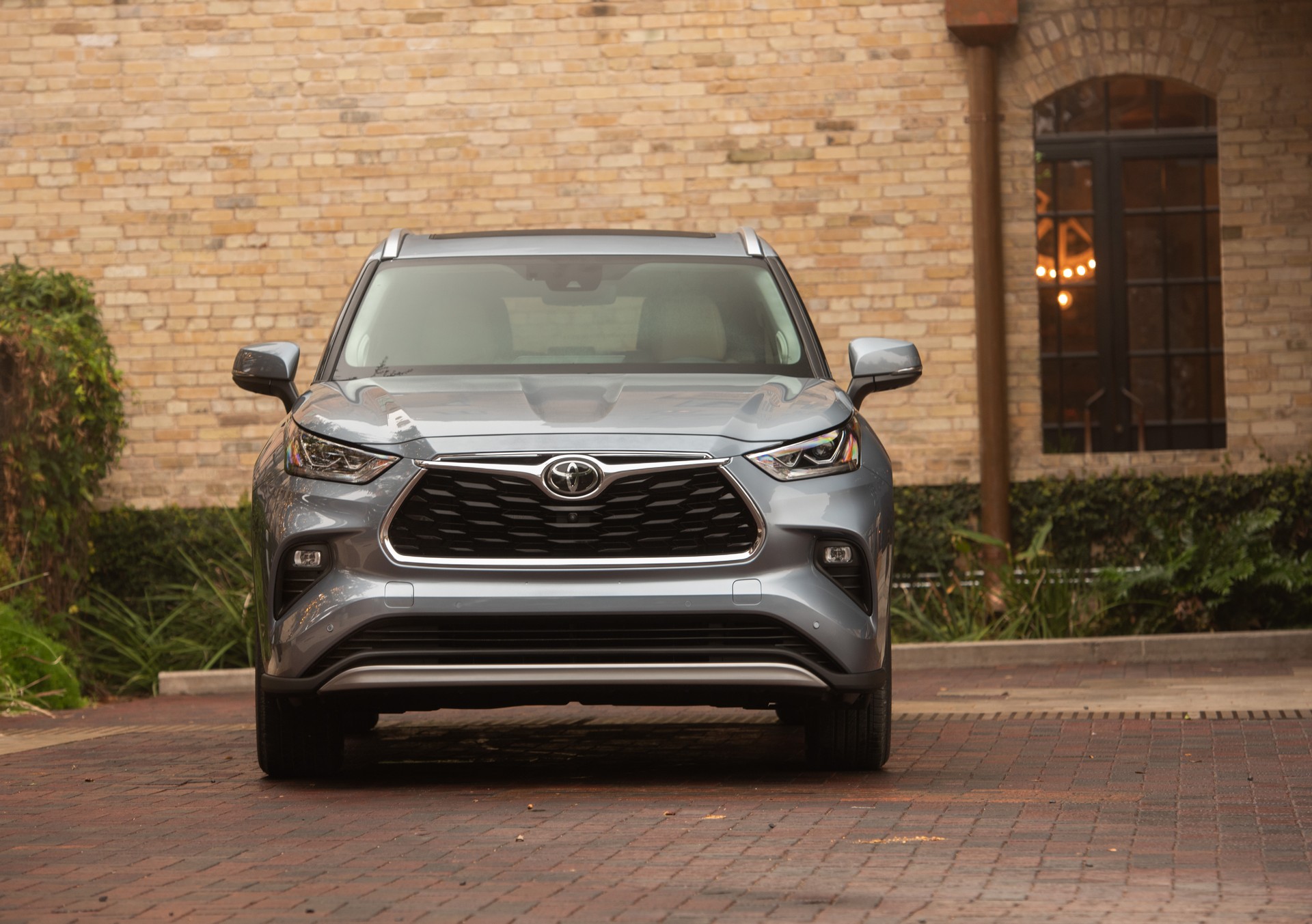 2020 Toyota Highlander Has A Bigger Price Tag To Match Its Larger Dimensions