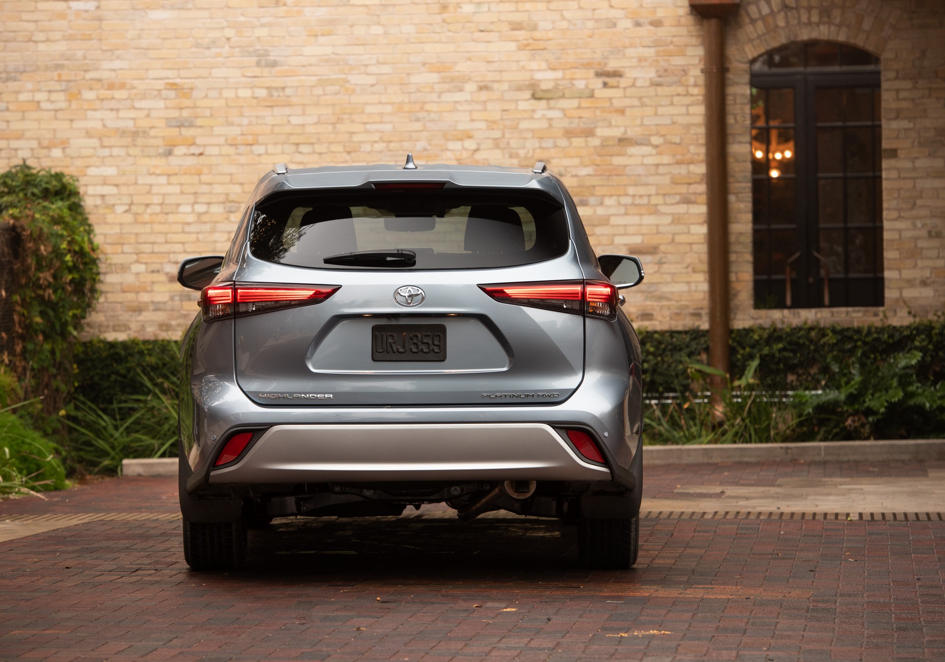 2020 Toyota Highlander Has A Bigger Price Tag To Match Its Larger Dimensions