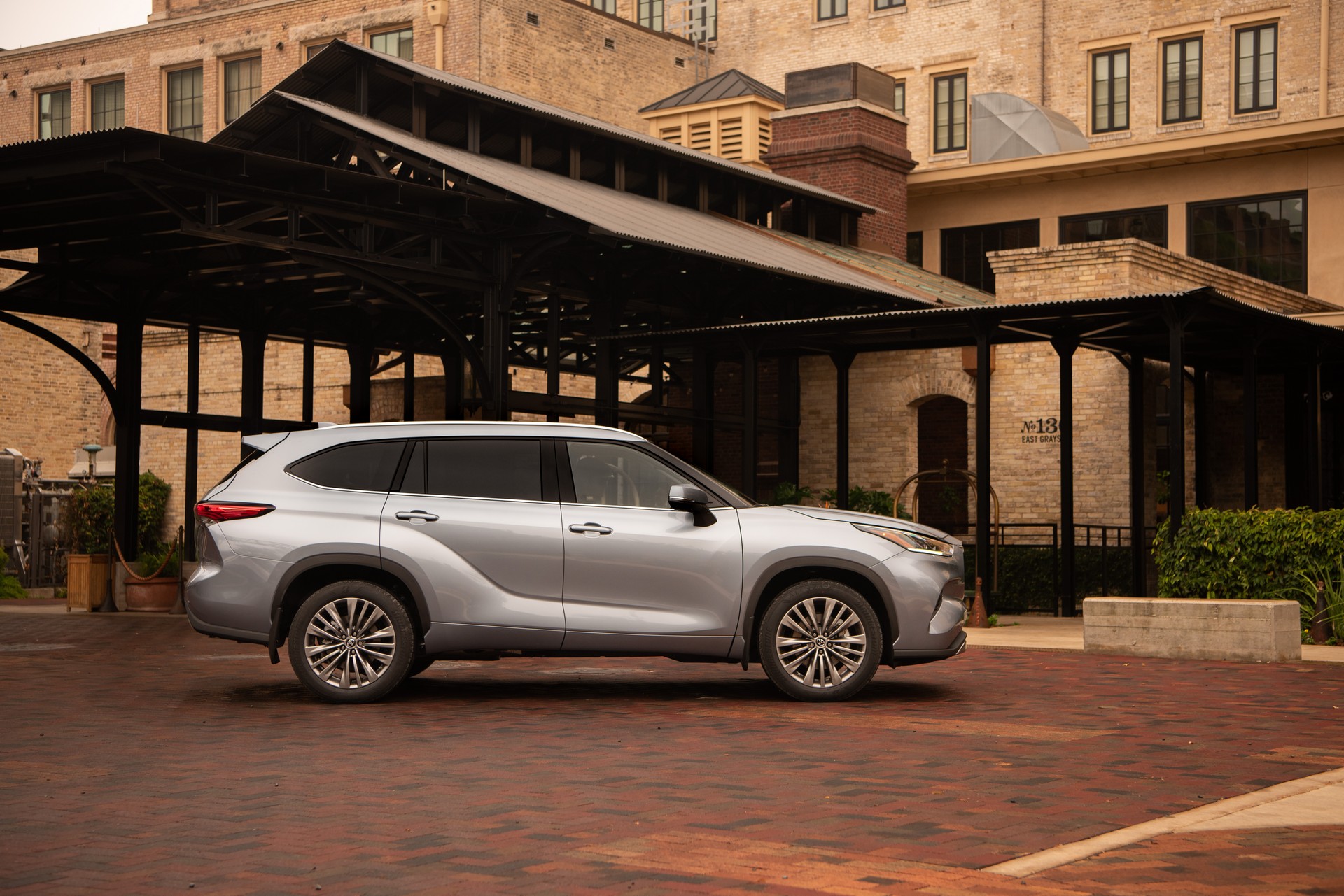 2020 Toyota Highlander Has A Bigger Price Tag To Match Its Larger Dimensions