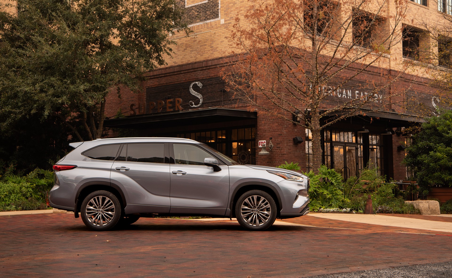 2020 Toyota Highlander Has A Bigger Price Tag To Match Its Larger Dimensions