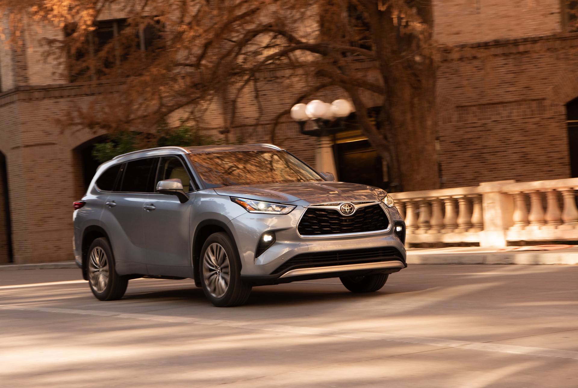 2020 Toyota Highlander Has A Bigger Price Tag To Match Its Larger Dimensions