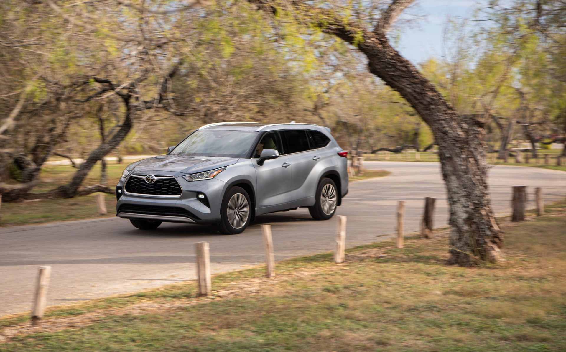 2020 Toyota Highlander Has A Bigger Price Tag To Match Its Larger Dimensions