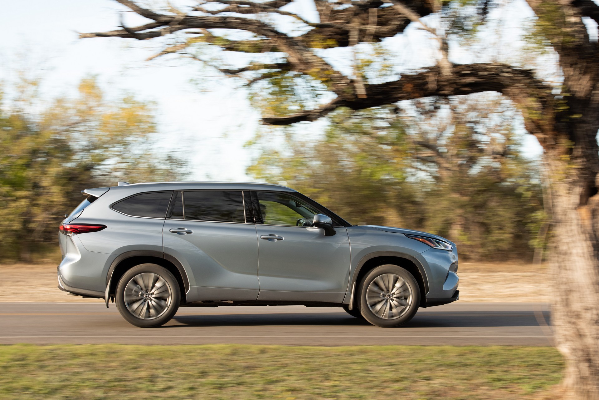 2020 Toyota Highlander Has A Bigger Price Tag To Match Its Larger Dimensions