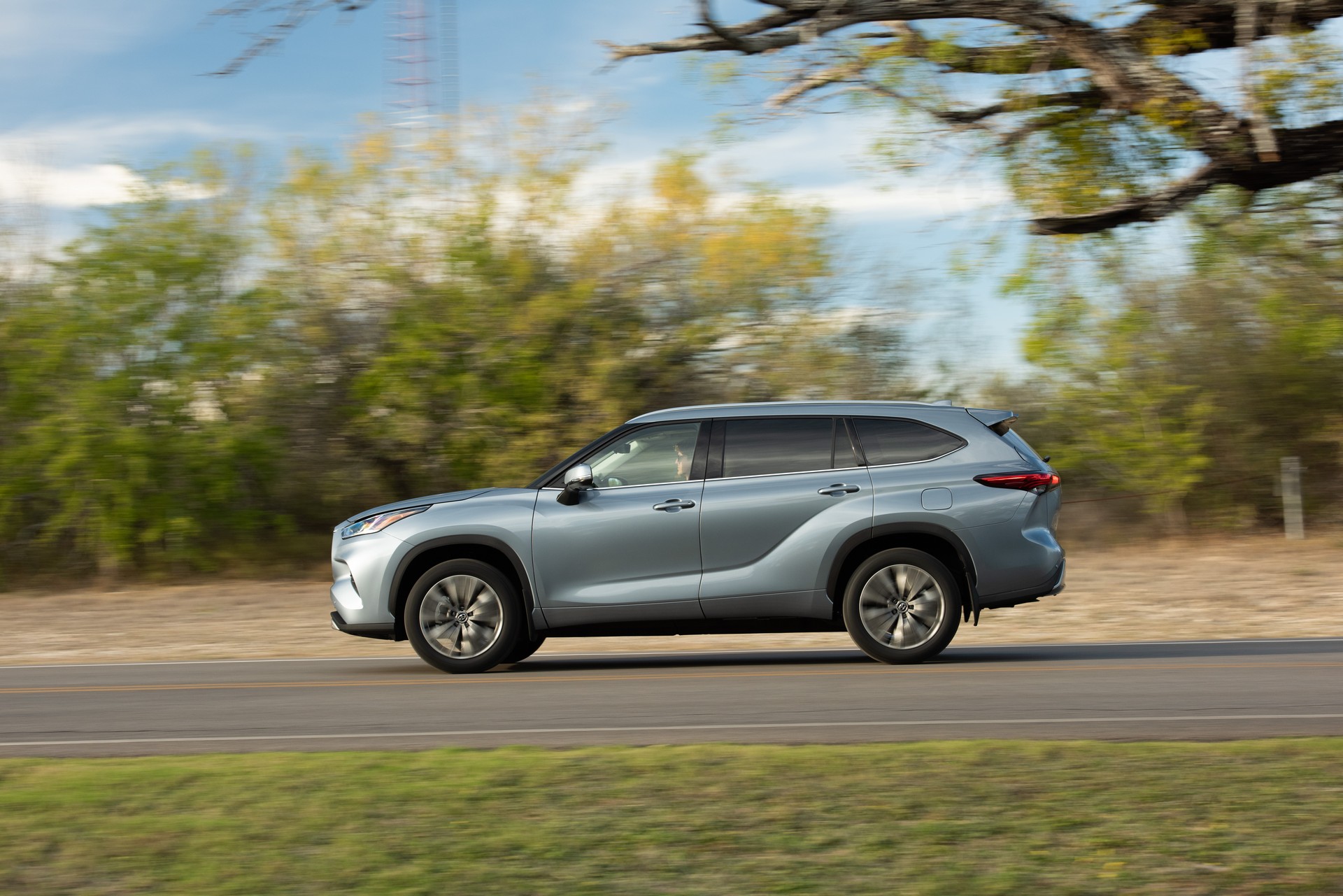 2020 Toyota Highlander Has A Bigger Price Tag To Match Its Larger Dimensions