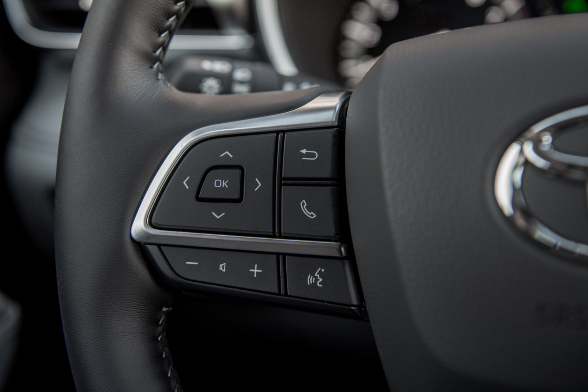 2020 Toyota Highlander Has A Bigger Price Tag To Match Its Larger Dimensions