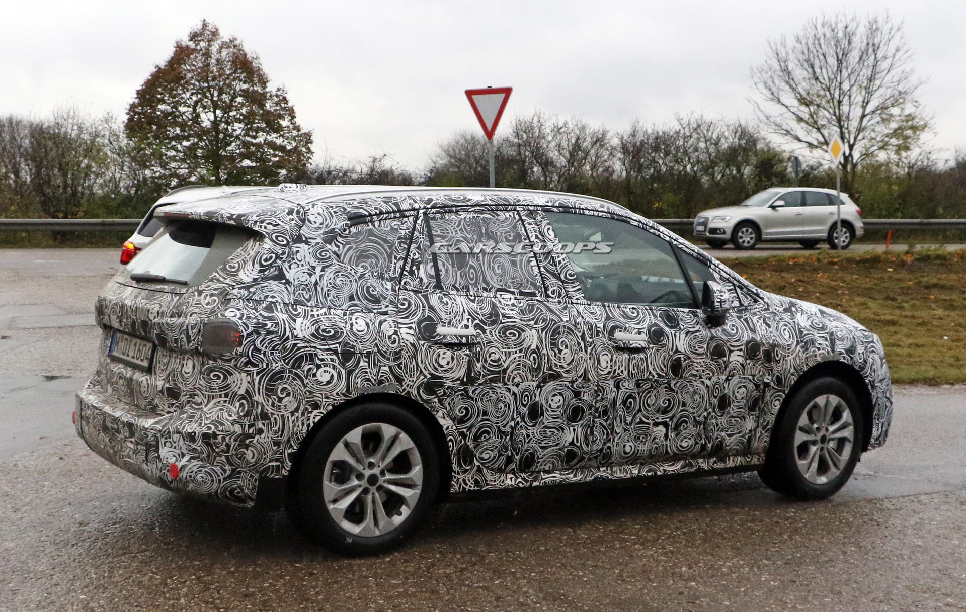 bmw minivan 2019