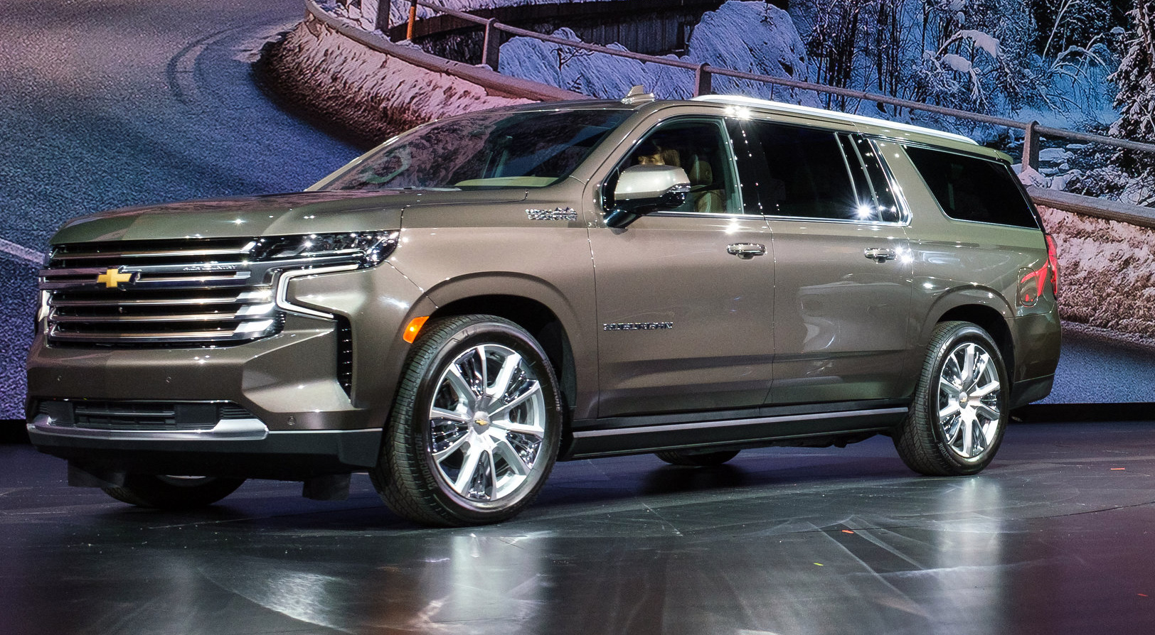 2021 Chevrolet Tahoe And Suburban Put On A Dramatic Face ...