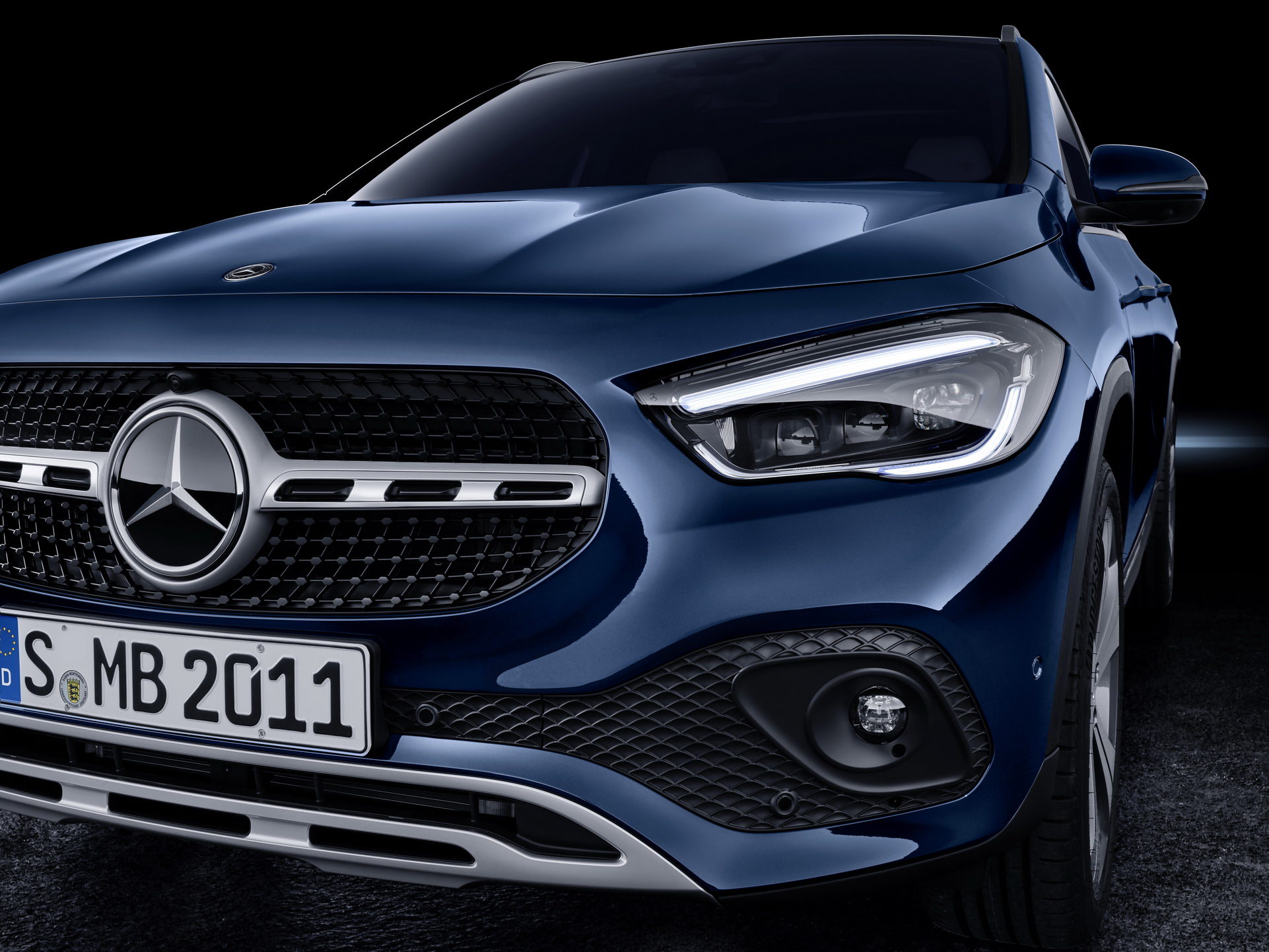 21 Mercedes Benz Gla Is A Curvy And Youthful Little Crossover Carscoops