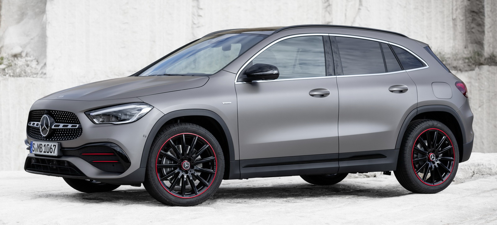 21 Mercedes Benz Gla Is A Curvy And Youthful Little Crossover Carscoops