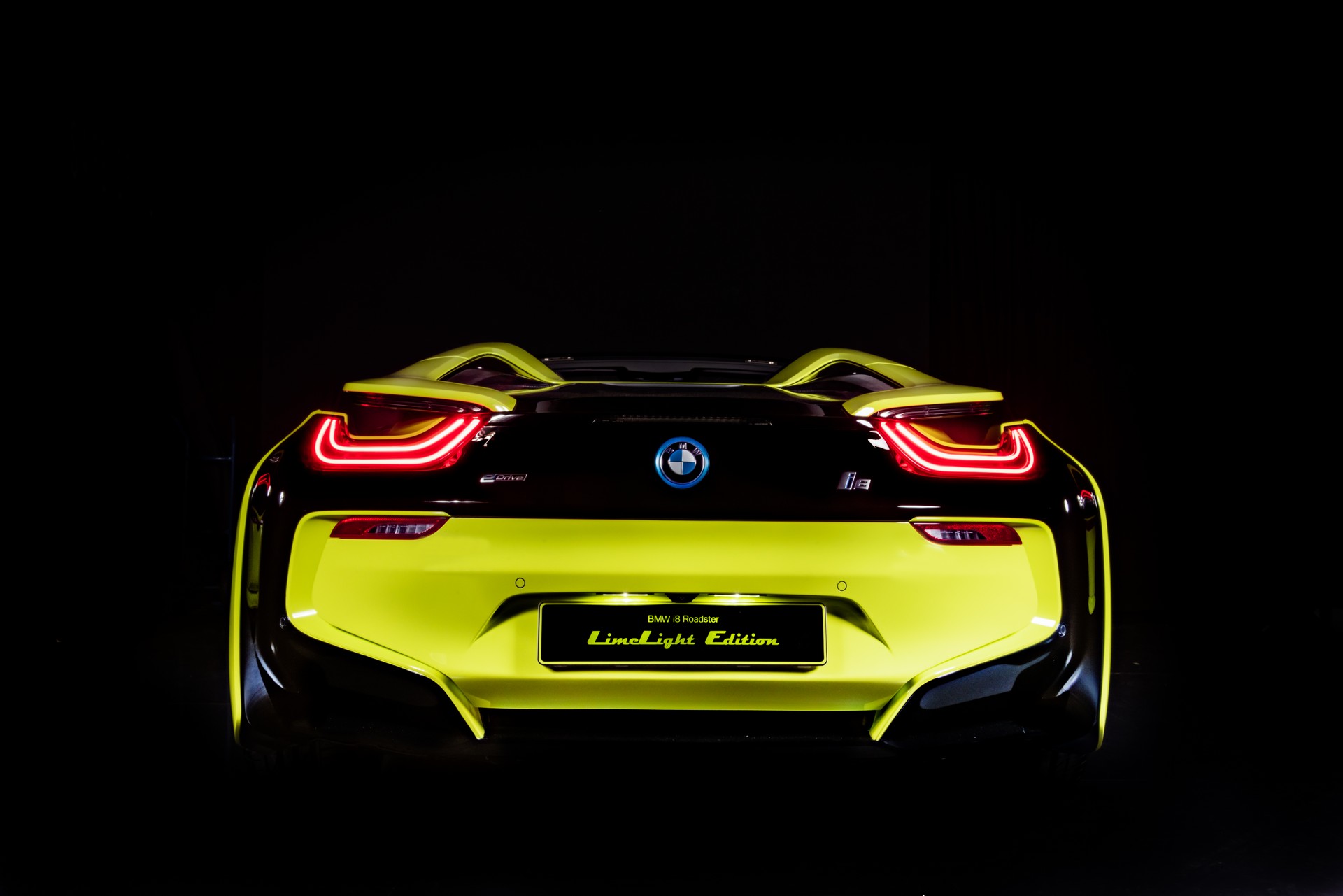 BMW And Alcantara Unveil The i8 Roadster LimeLight Edition