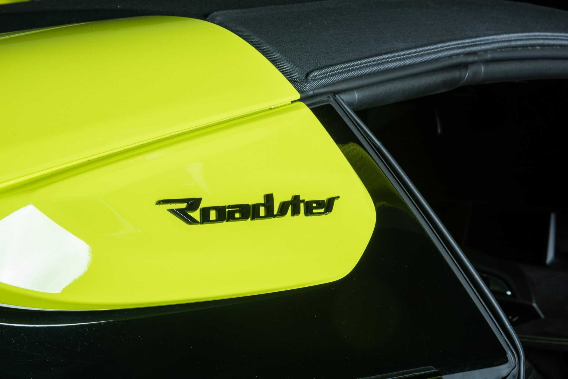 BMW And Alcantara Unveil The i8 Roadster LimeLight Edition