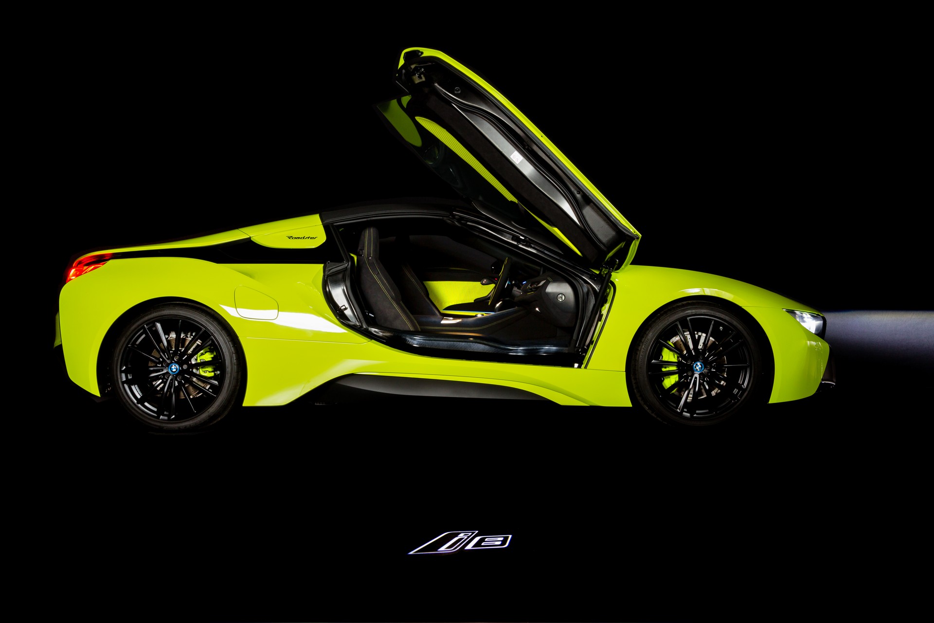 BMW And Alcantara Unveil The i8 Roadster LimeLight Edition