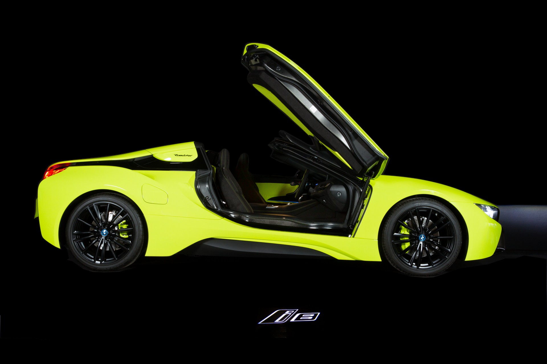 BMW And Alcantara Unveil The i8 Roadster LimeLight Edition