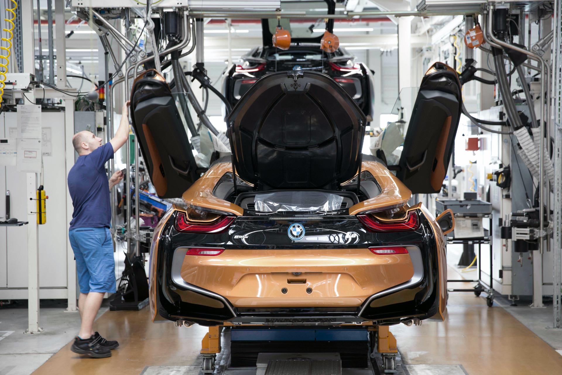 BMW i8 Production Reaches 20,000 Units, Will End In April After Six Years