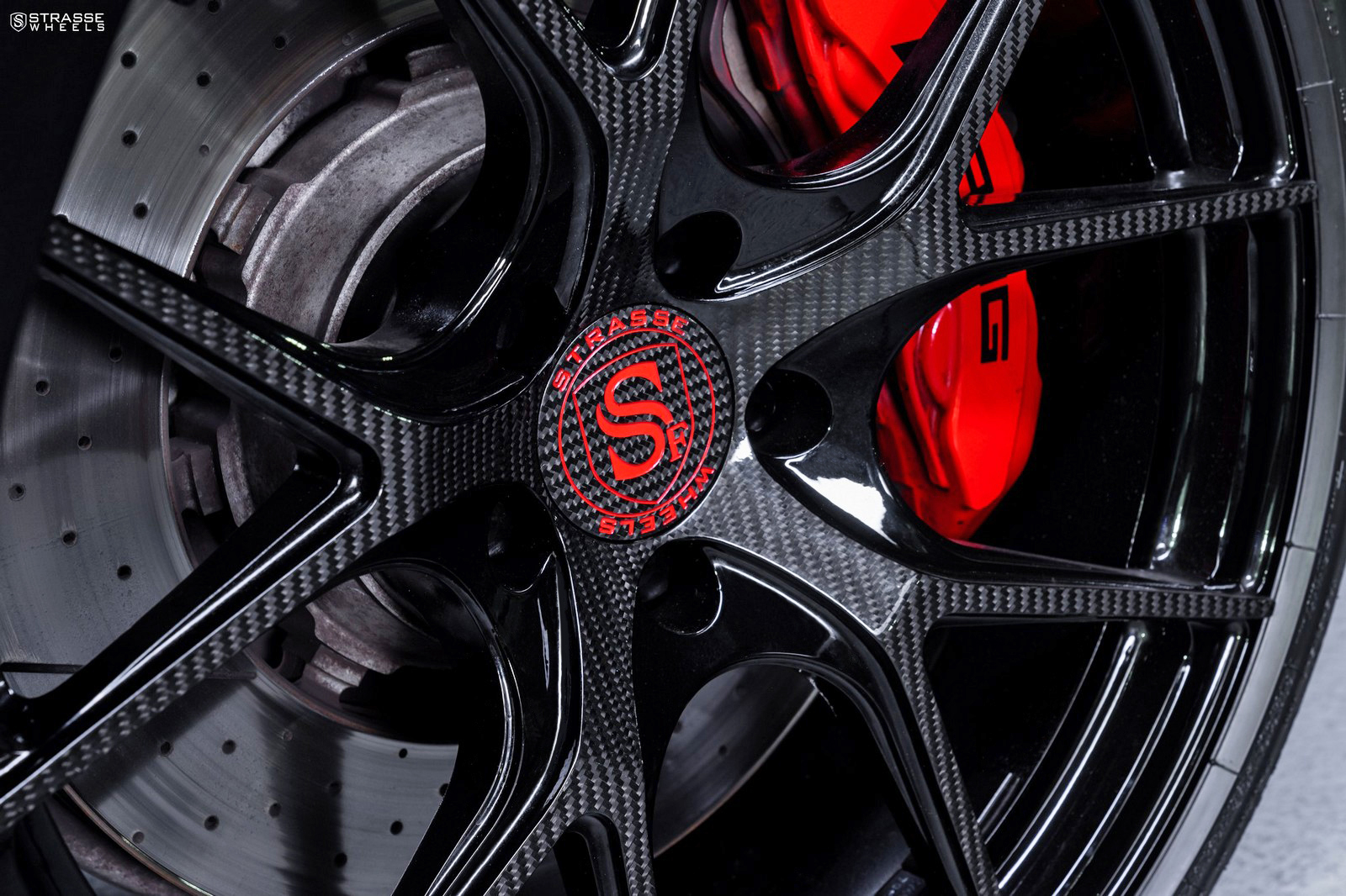 Mercedes-AMG C63 S Ready To Bite Your Face Off With Carbon-Look Wheels