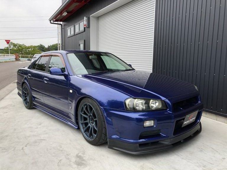 Nissan skyline r34 sedan